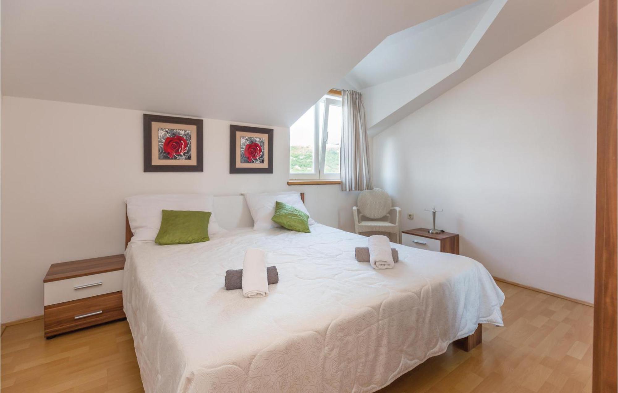 Lovely Apartment In Ugljane With Kitchen Exterior photo