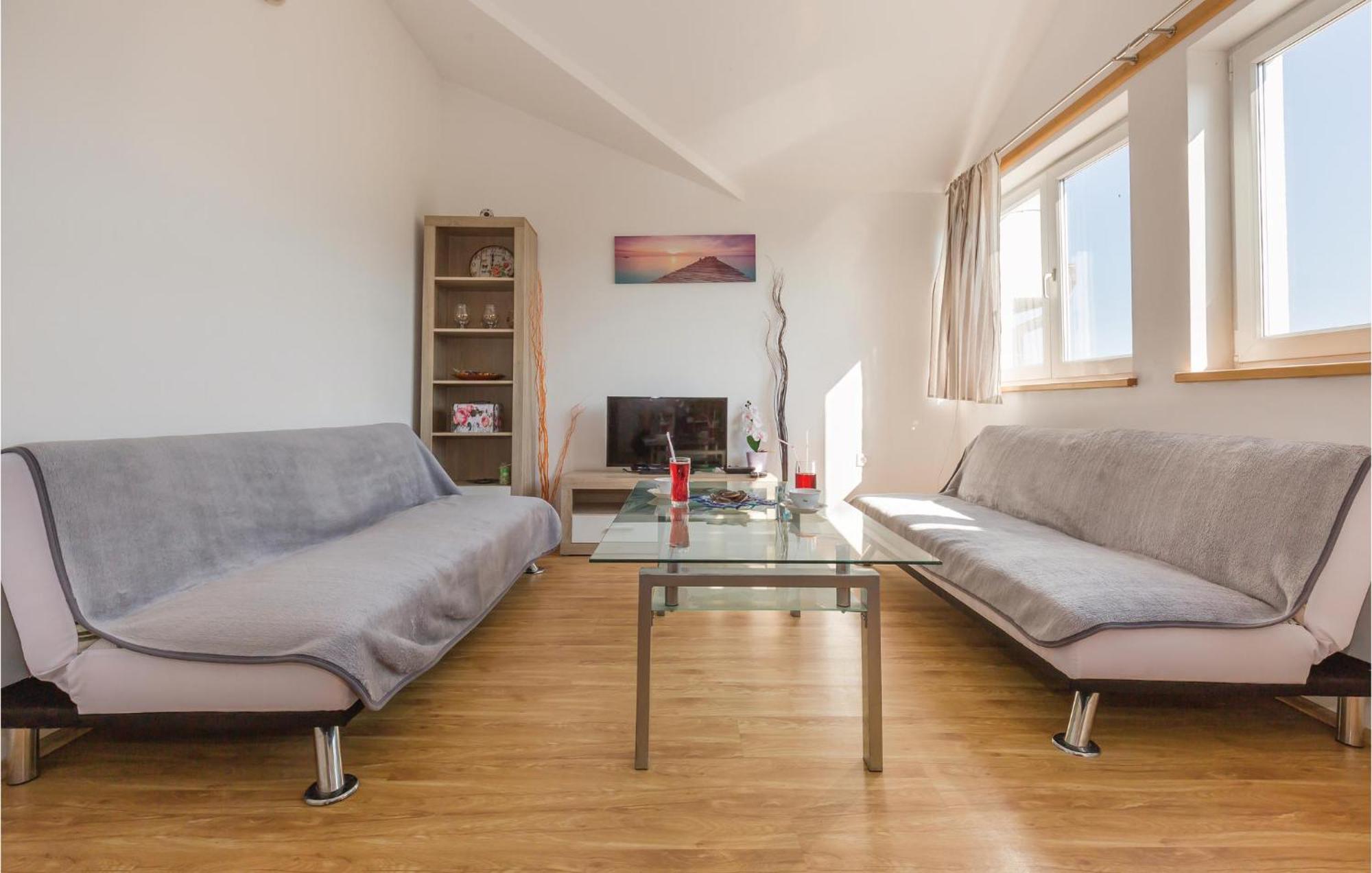 Lovely Apartment In Ugljane With Kitchen Exterior photo