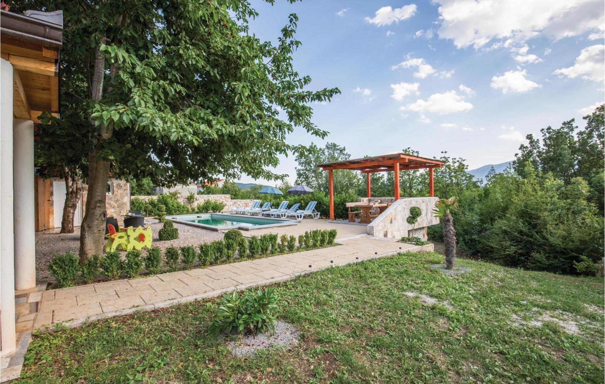 Lovely Apartment In Ugljane With Kitchen Exterior photo